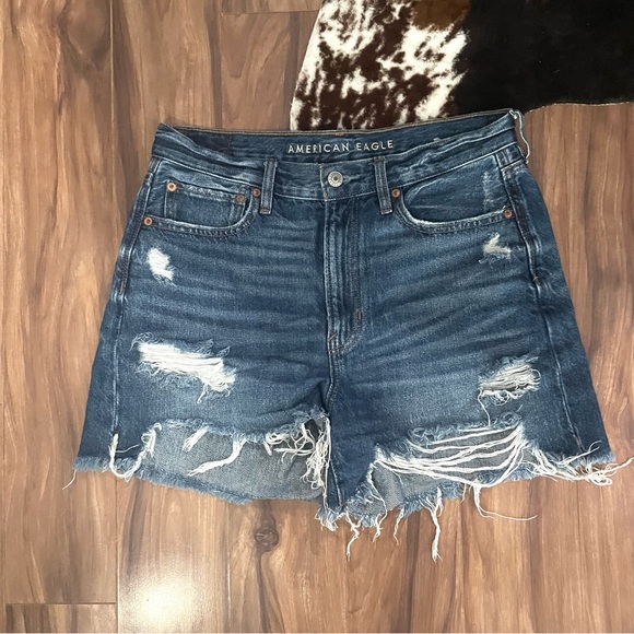 American Eagle Outfitters Pants - American Eagle High rise boyfriend shorts